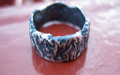 Crafting the Rocky Outcrop White Gold Ring – A Gold Name Necklace Tale