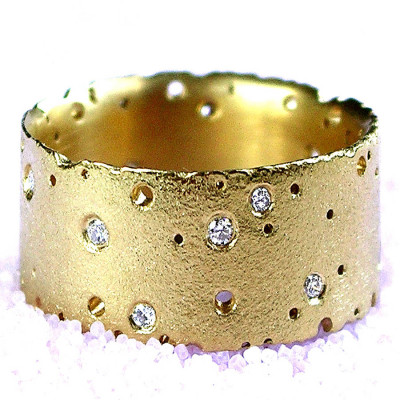 18CT Yellow Gold And Diamond Ring