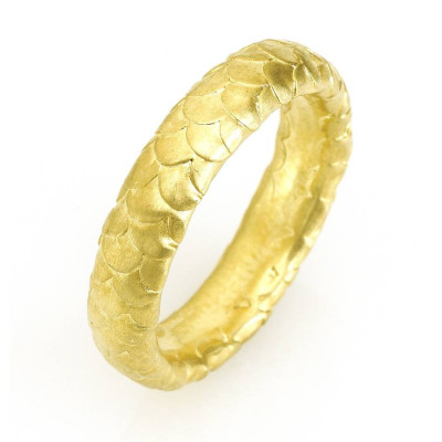 Gents Fish Scale Pattern Wedding Ring In 18CT Gold