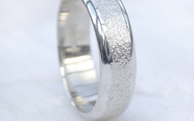Gold Name Necklace: Crafting the White Gold Concrete Ring