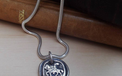 Crafting a Legend: The Solid Gold Knight Pendant Story