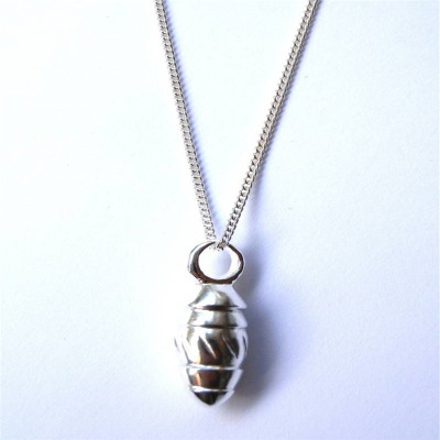 Solid Gold Toggle Twisted Pendant
