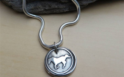 Crafting the Solid Gold Spirit Horse Pendant: A Golden Journey